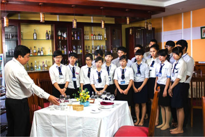 Vì sao nên chọn học Cao đẳng, Trung cấp là bước đi nền tảng vào đời?